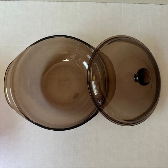 Pyrex Brown Glass Casserole with Rattan Basket - Picture 5 of 6